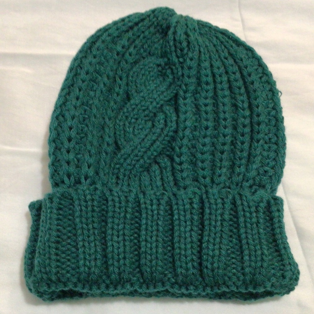 NWOT NYC Underground green knitted beanie